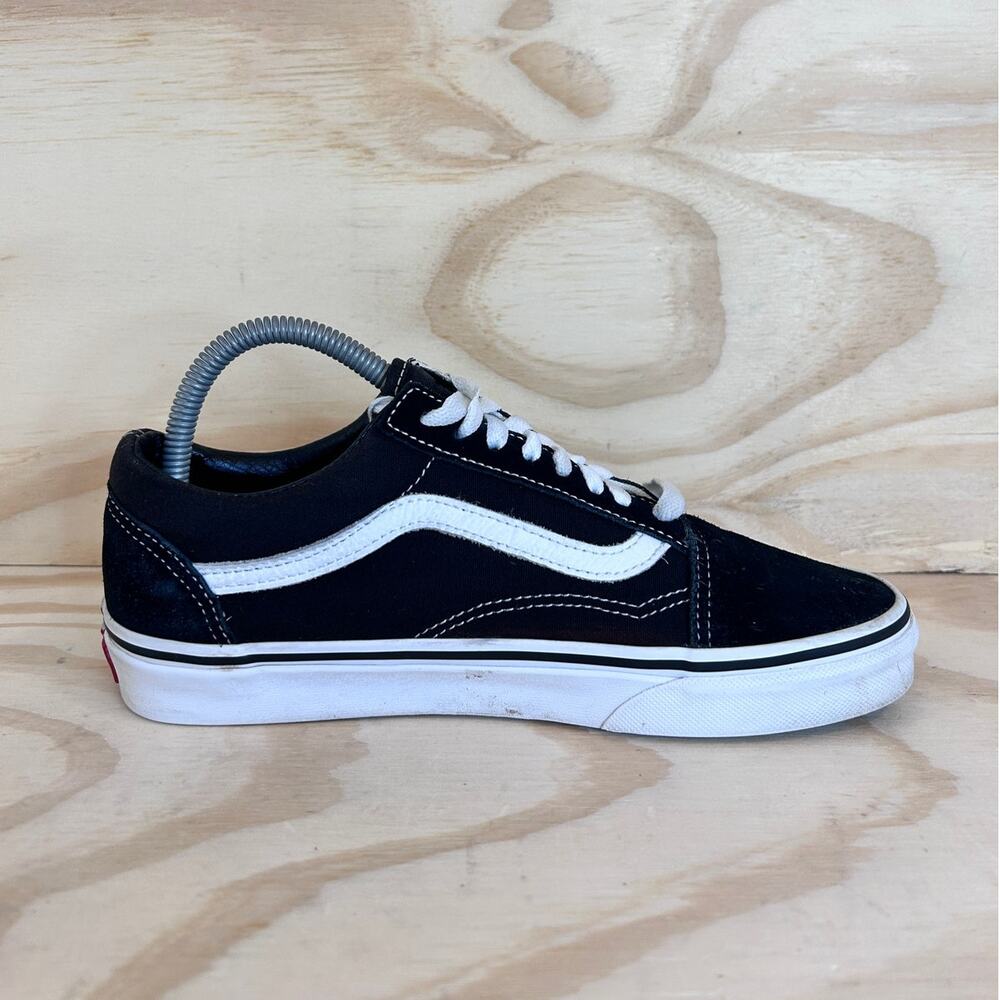Vans Women's Black Old Skool Low-Top Sneakers - Picture 5 of 9